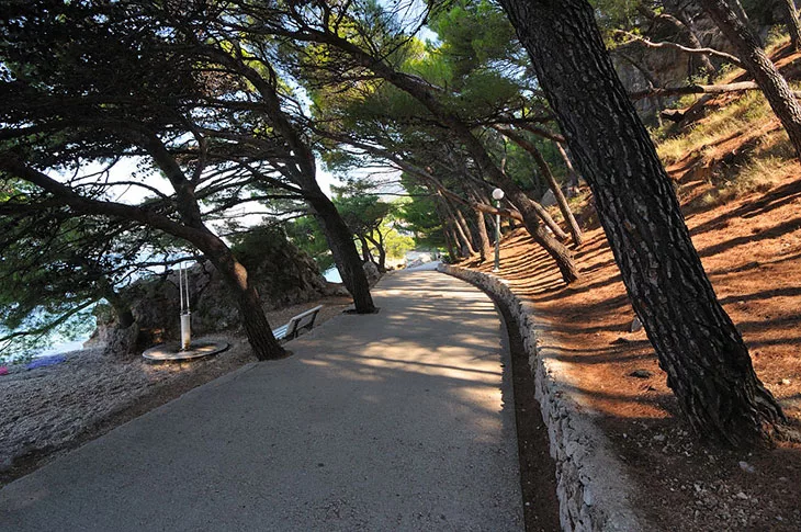 Brela Promenade by the sea